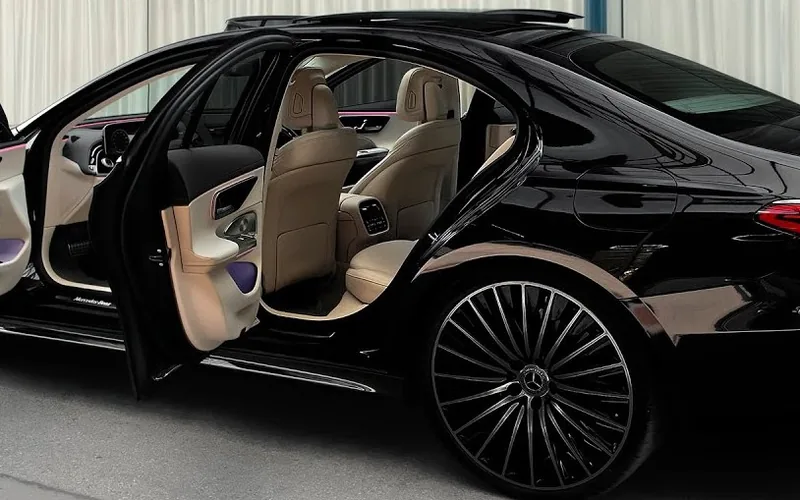 Executive class chauffeur — Mercedes-Benz E-Class London Black Mercedes-Benz Executive saloon chauffeur car London — Chauffeurz business travel fleet