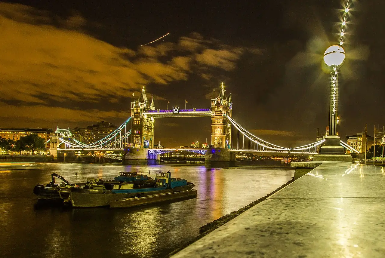 Tower Bridge illuminated beautifully at night during the London By Night Luxury Chauffeured Tour.