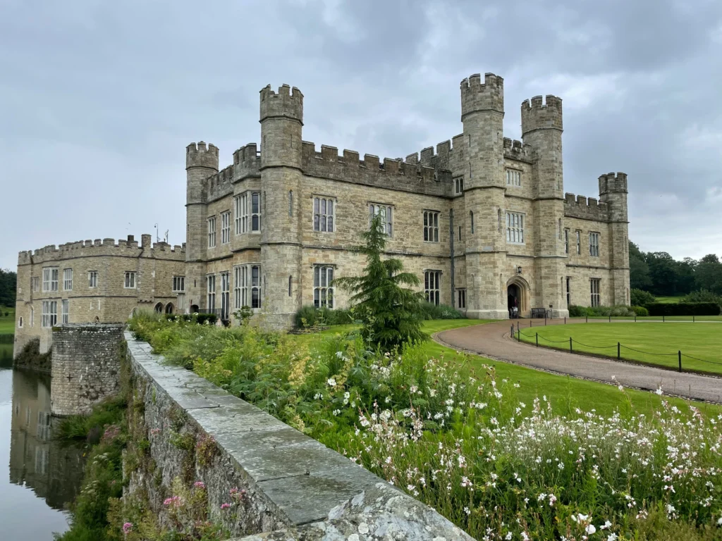 leeds-castle-canterbury-luxury-day-tour