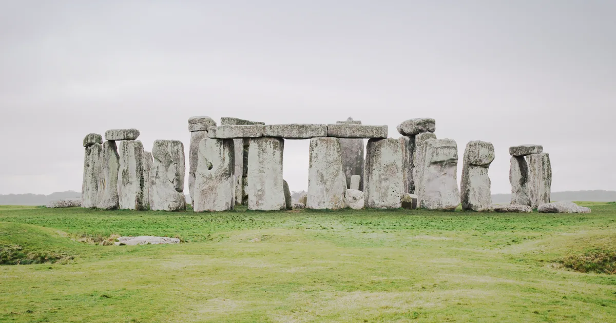 The Stonehenge stone circle on Salisbury Plain, private day tour from London with Chauffeurz