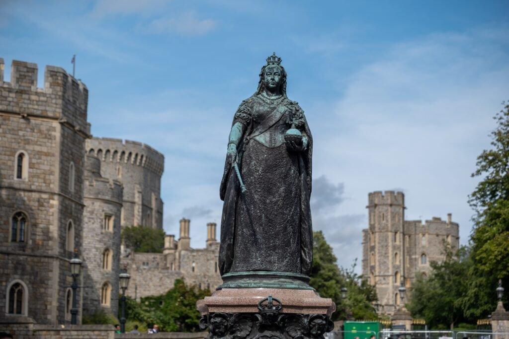 Queen Victoria statue in front of Windsor Castle — private chauffeur tour from London with Chauffeurz